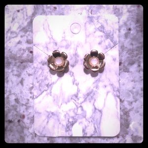 NWOT LC Lauren Conrad Gold Flower Stud Earrings